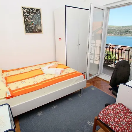 Apartman Liovic 120m2 * トロギール