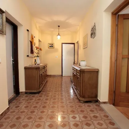 Apartman Liovic 120m2 アパート