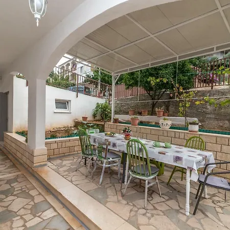 Apartman Liovic 120m2 トロギール