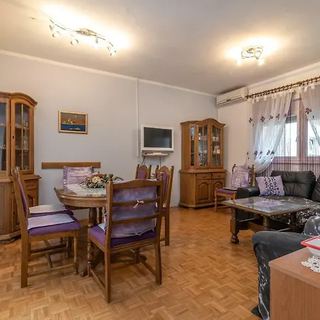 Apartman Liovic 120m2 アパート *